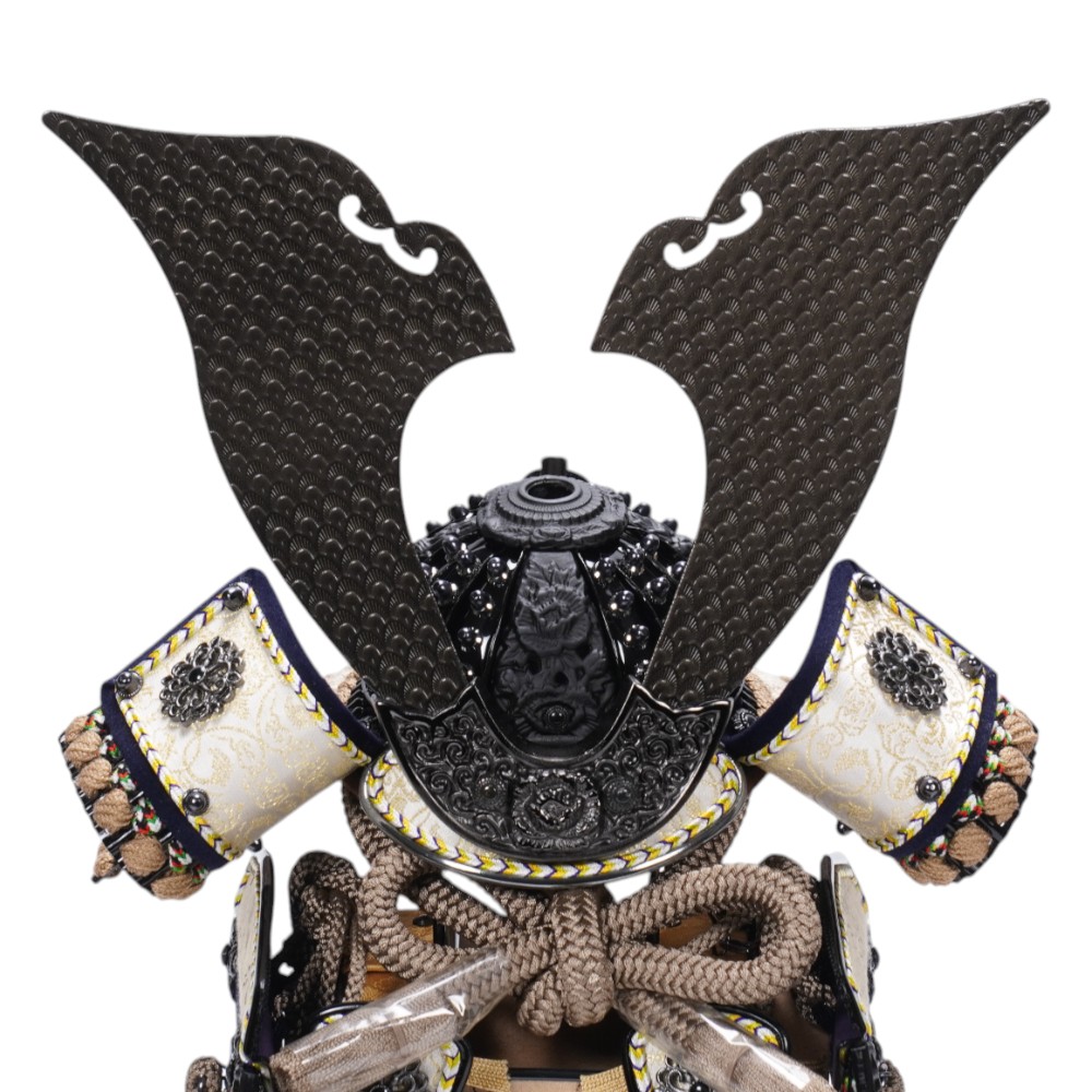 【五月人形】7号 永遠奉納大鎧 薄茶中ベージュ威-KINGDOM- 鎧飾り | 翠鳳作