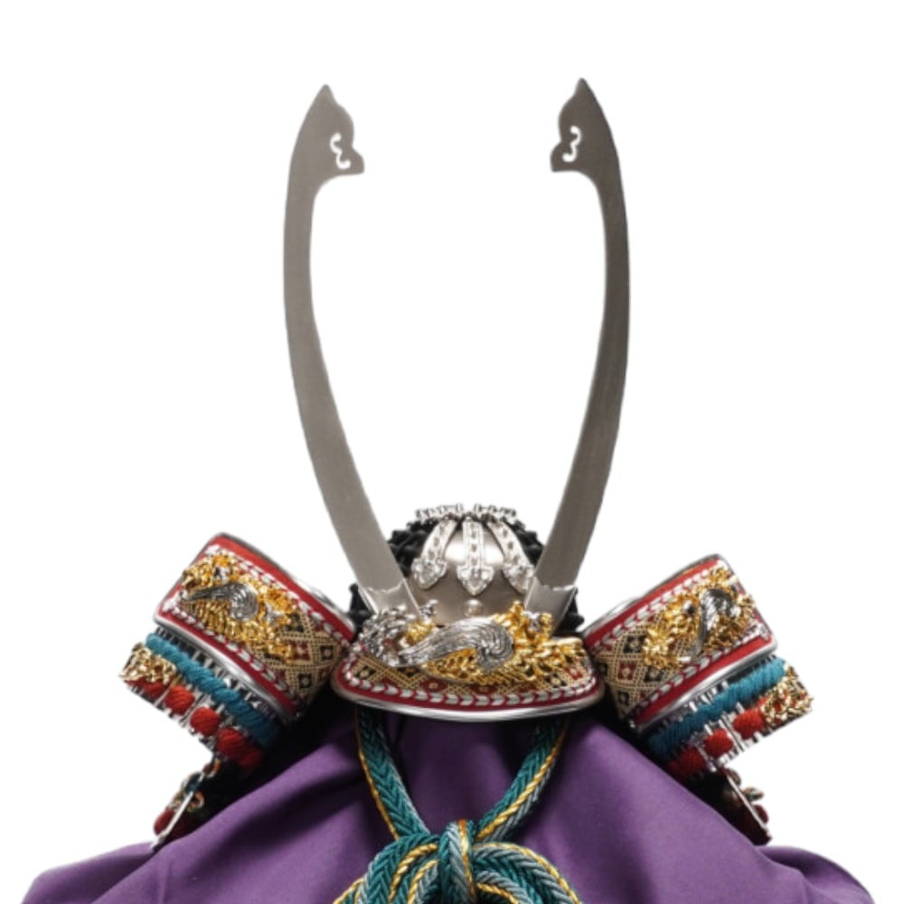 伝統的な兜飾り 五月人形 ケース飾り 兜 【選べる2種類】彫金七宝兜 ゴールド&シルバー