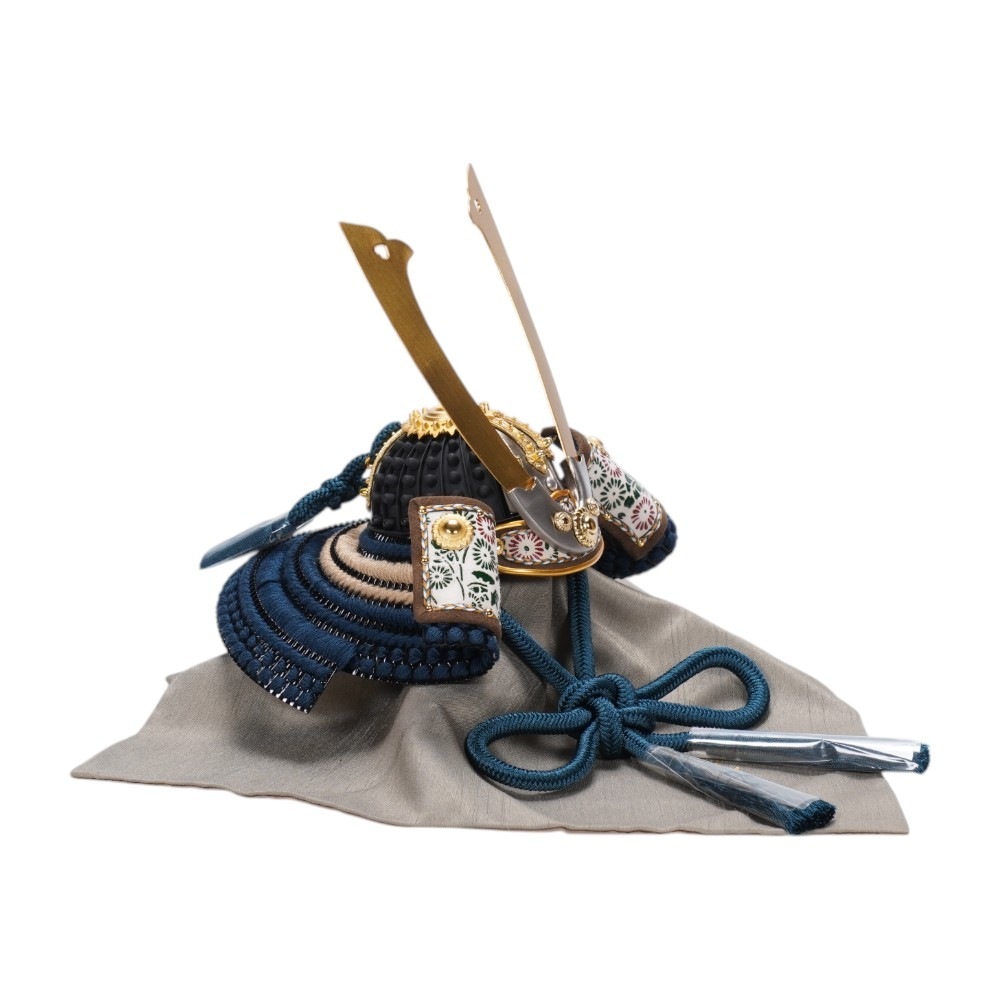 五月人形】五分之一 暁 紺糸威 兜収納飾り〈雄山作〉[255-235] | 五月