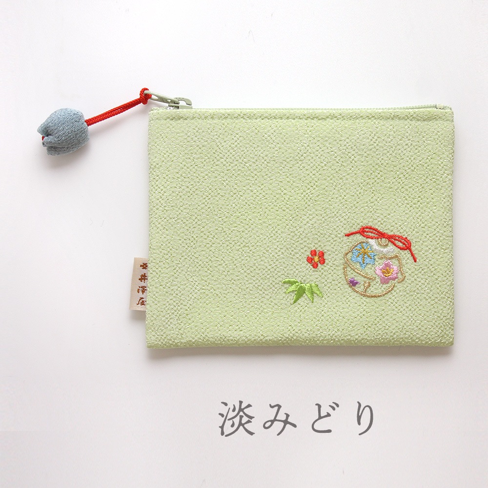 ミニチュア着物　刺繍白打掛　ゴマページ しろくまさんと鬼雪だるまさん＞Chicchi刺繍キット - DMC