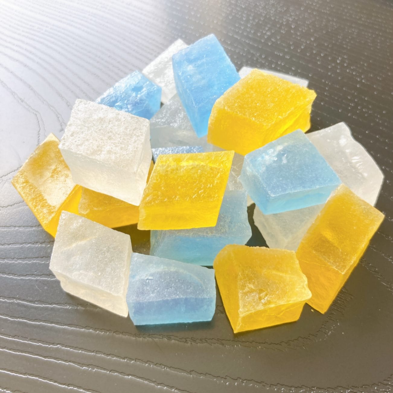 琥珀糖ページ 琥珀糖 いろどり宝石菓×3個 岡伊三郎商店 琥珀寒天