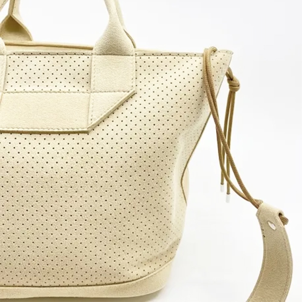 MNNG  DT2-US  D Tote   M