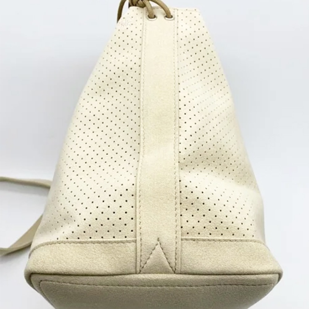 MNNG  DT2-US  D Tote   M