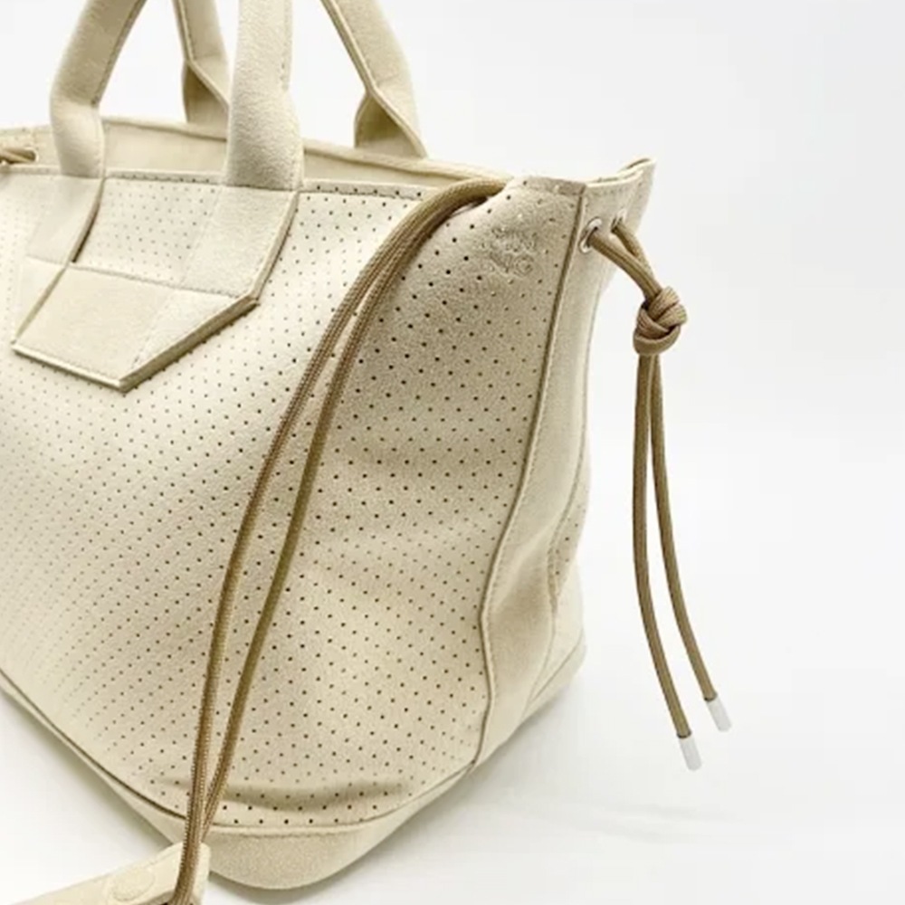 MNNG  DT2-US  D Tote   M