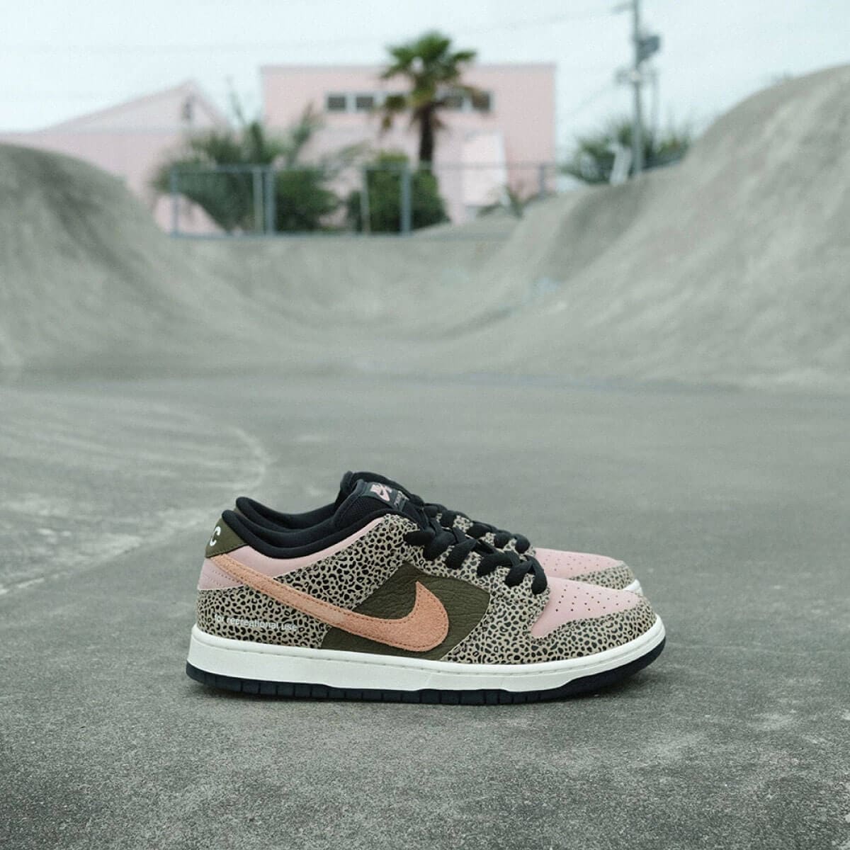スケートボード NIKE SB Dunk Low Pro QS Arts-Rec US9.5 スケートボード NIKE SB Dunk Low Pro QS Arts-Rec US9.5 Nike SB Dunk Low