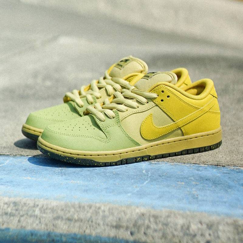 ダンク NIKE SB DUNK LOW PRO WC Saffron Quartz IO0427-300 ナイキSB ダンク
