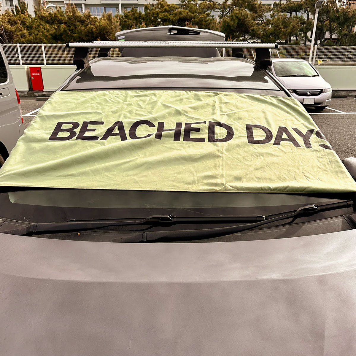 BEACHED DAYS | MAGNETIC BEACH TOWEL��BY5500004��