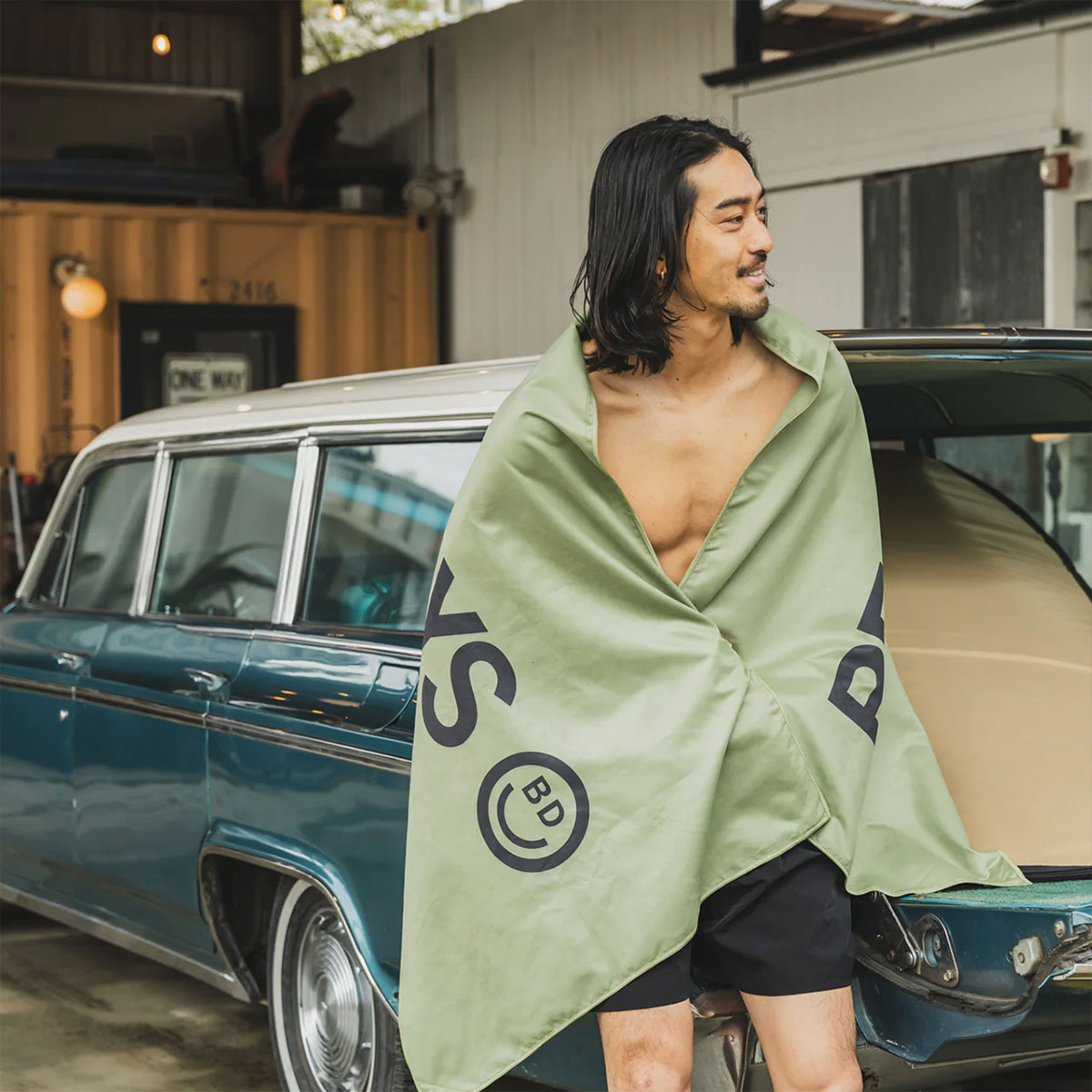 BEACHED DAYS | MAGNETIC BEACH TOWEL��BY5500004��
