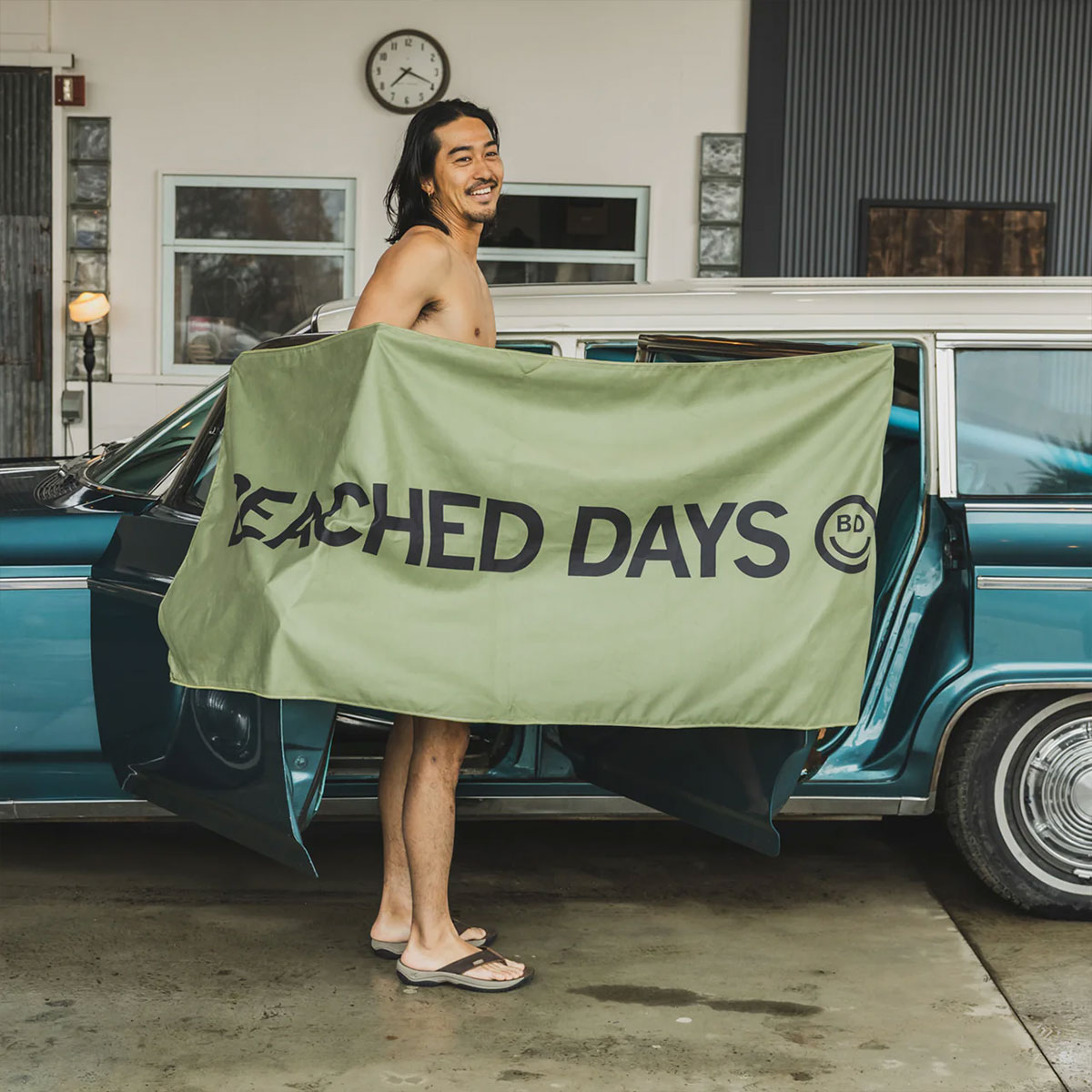 BEACHED DAYS | MAGNETIC BEACH TOWEL��BY5500004��