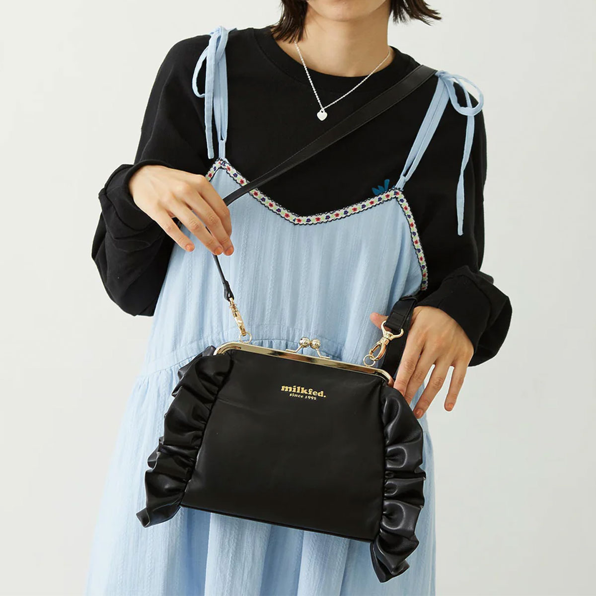 MILKFED.  | KISS LOCK RUFFLE BAG��103261053007��