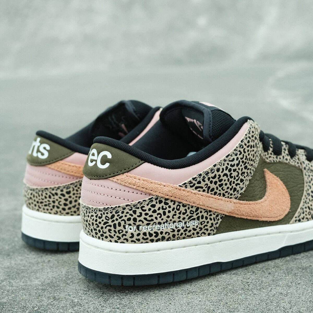 NIKE SB �ʥ��������ӡ� �ʥ���sb ���󥯥��� �ץ� QS �����ĥ�å� ��� ���ˡ����� �������塼 �������å� �������ȥܡ��� �����ܡ� nikesb �� �͵� �֥��� | DUNK LOW PRO QS "Arts-Rec"��IH3211-200��