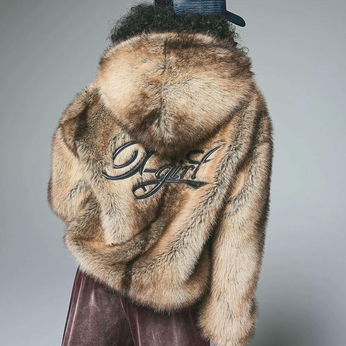 ���å��������� �ե������ե������㥱�å� �ա��� ��2�� M ���ȥ꡼�ȿ͵��֥��� X-GIRL ���� 2025 ���� | LOGO PATCHED FAUX FUR HOODED JACKET��105254021005��