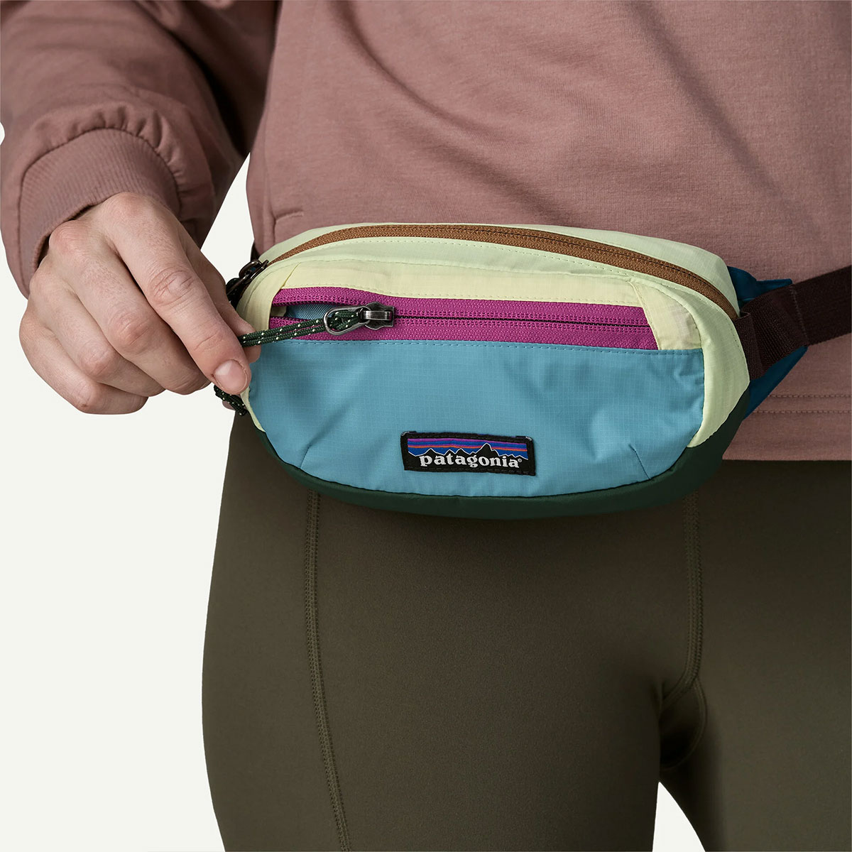 Patagonia �ѥ����˥� �ҥåץѥå� �ܥǥ��Хå� �������ȥХå� 1L ι�� ���� ��������Ǽ ��7�� �����ե��� ���ȥ꡼�� �����ȥɥ� �͵��֥��� ���� 2026 ���� | Terravia Mini Hip Pack 1L��49448��