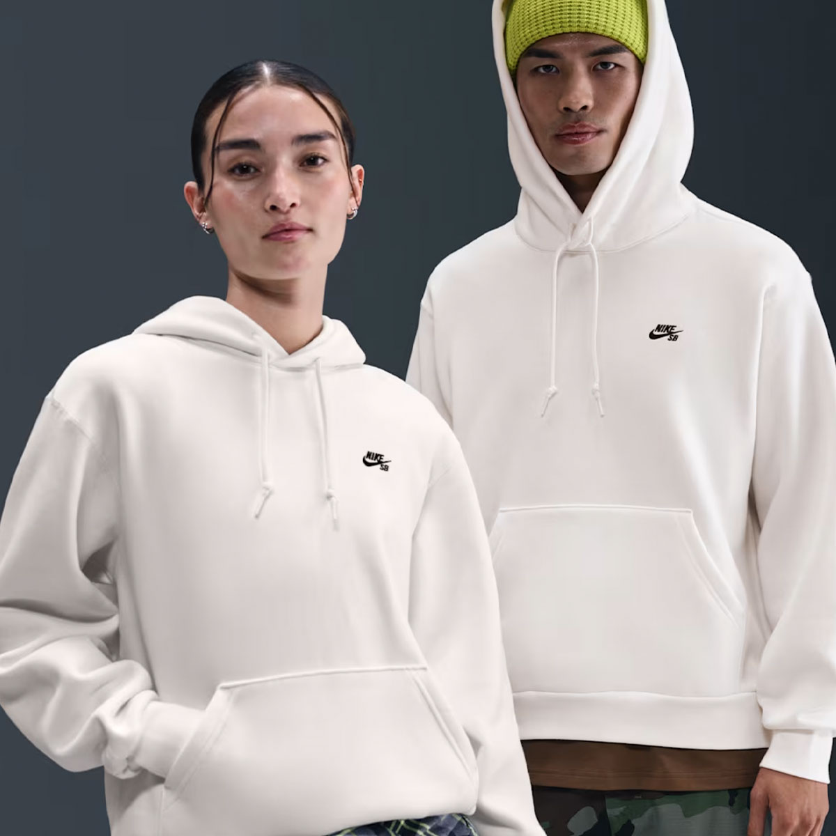 �ʥ��������ӡ� NIKE SB �ե꡼�� �ץ륪���С� �������ȥܡ��ɥѡ����� ��� ��ǥ����� ������/�֥�å� M L �����������͵��֥��� �����FV7352-133��