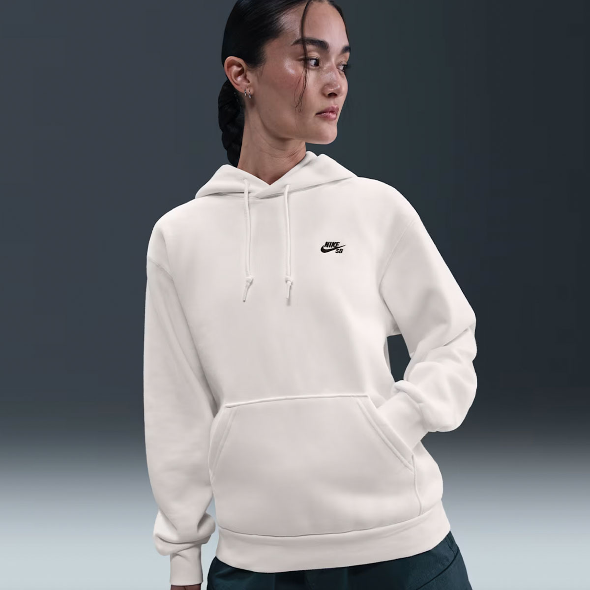 �ʥ��������ӡ� NIKE SB �ե꡼�� �ץ륪���С� �������ȥܡ��ɥѡ����� ��� ��ǥ����� ������/�֥�å� M L �����������͵��֥��� �����FV7352-133��