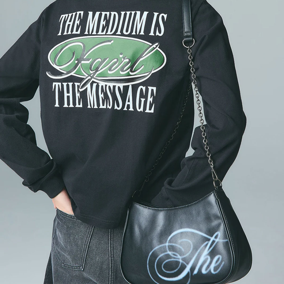 X-GIRL | SPRAY SCRIPT LOGO SHOULDER BAG��105261053001��