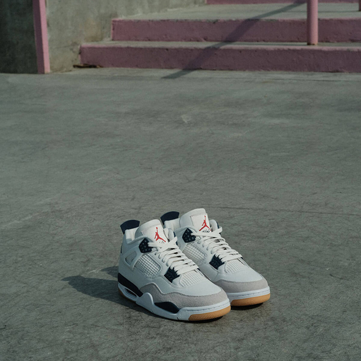 NIKE SB �ʥ��������ӡ� �ʥ���sb �������硼����4 ��ȥ� SP "���ߥåȥۥ磻��/�ͥ��ӡ�" �����ܡ� �������塼 �ϥ����å� nikesb ���ˡ����� �� �͵� �֥��� | Air Jordan 4 Retro SP "Summit White/Navy"��DR5415-100��