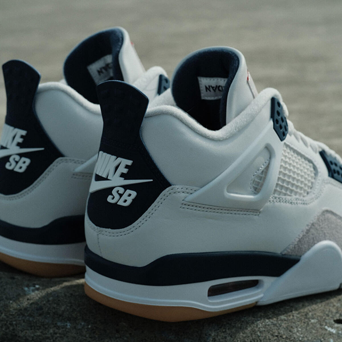 NIKE SB �ʥ��������ӡ� �ʥ���sb �������硼����4 ��ȥ� SP "���ߥåȥۥ磻��/�ͥ��ӡ�" �����ܡ� �������塼 �ϥ����å� nikesb ���ˡ����� �� �͵� �֥��� | Air Jordan 4 Retro SP "Summit White/Navy"��DR5415-100��