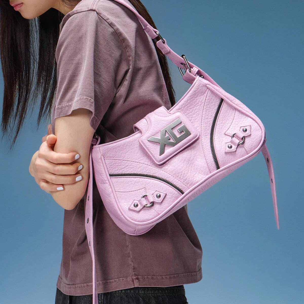X-girl | XG EMBLEM BUCKLE PANELED SHOULDER BAG ��105262053004��
