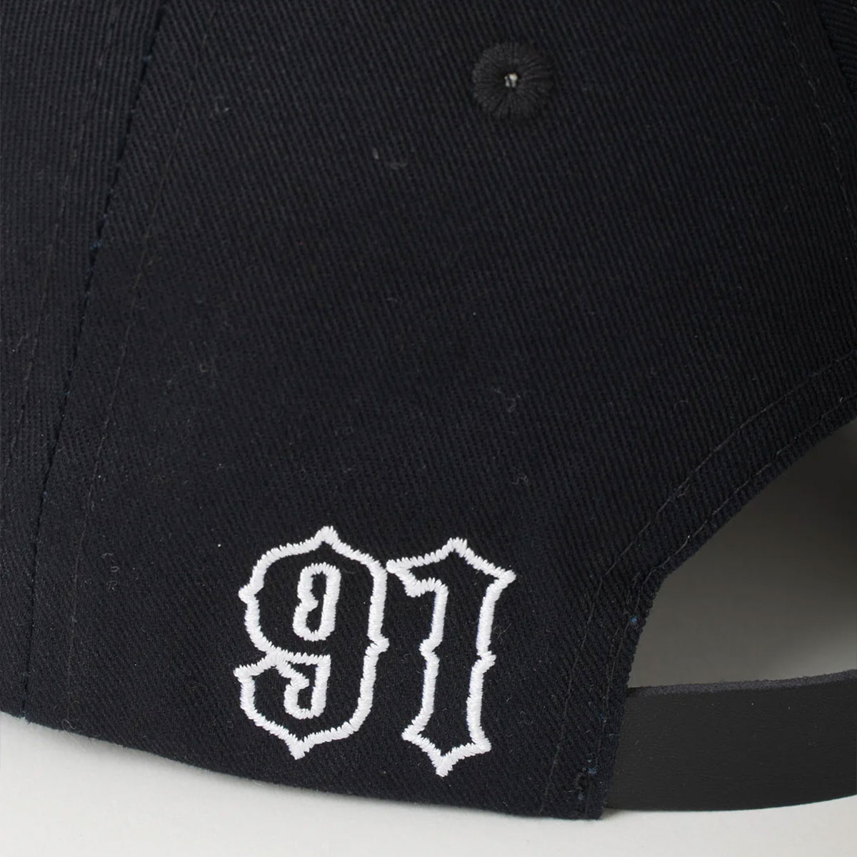 �������ȥ�顼�� ��� ����å� ˹�� ���� �ɽ� �֥�å� ���ȥ꡼�� �͵��֥��� XLARGE ���� 2025 ���� | OLD ENGLISH 6PANEL SNAPBACK CAP��101253051008��