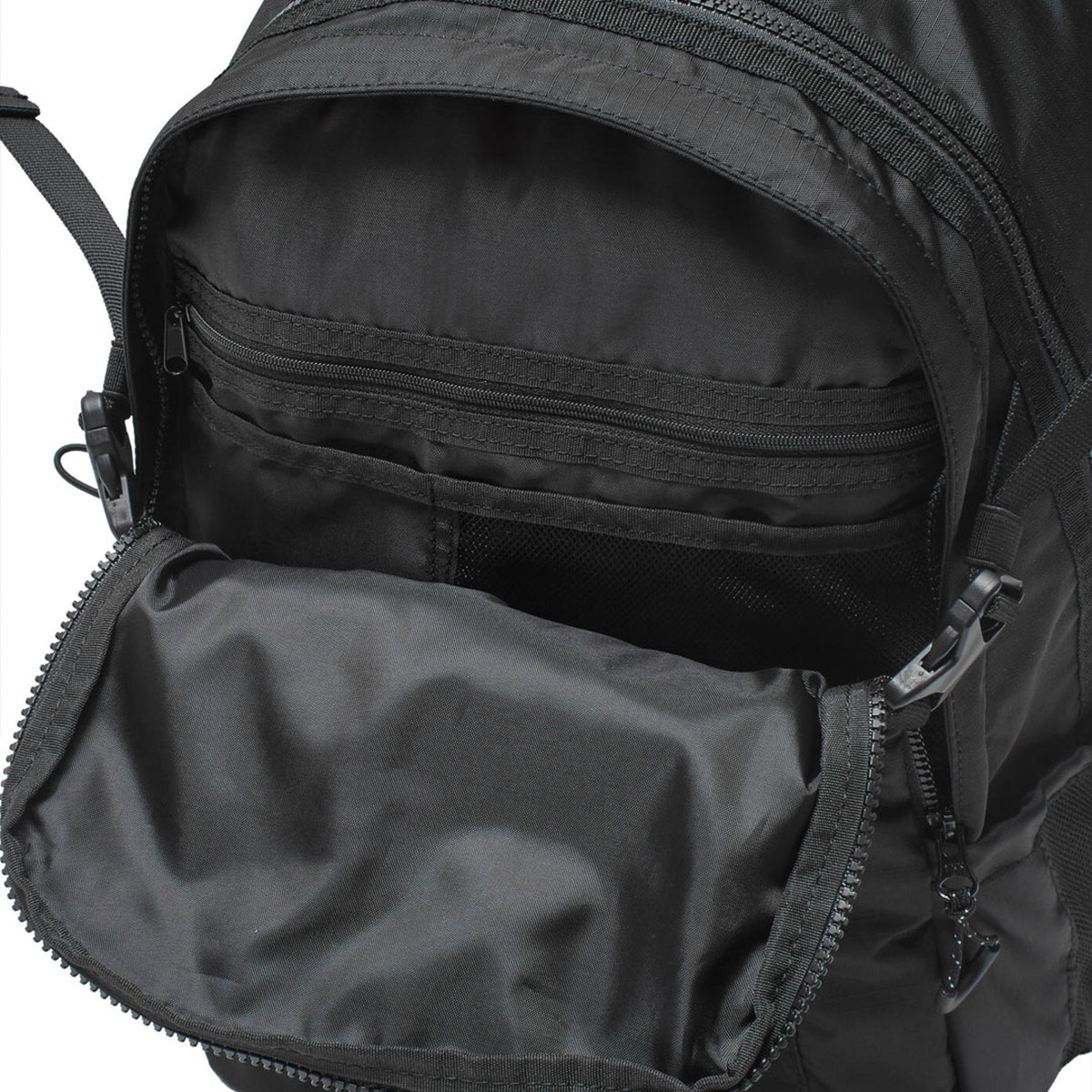 XGIRL | MILLS LOGO RUBBER PATCH BUNGEE CORD BACKPACK��105261053012��