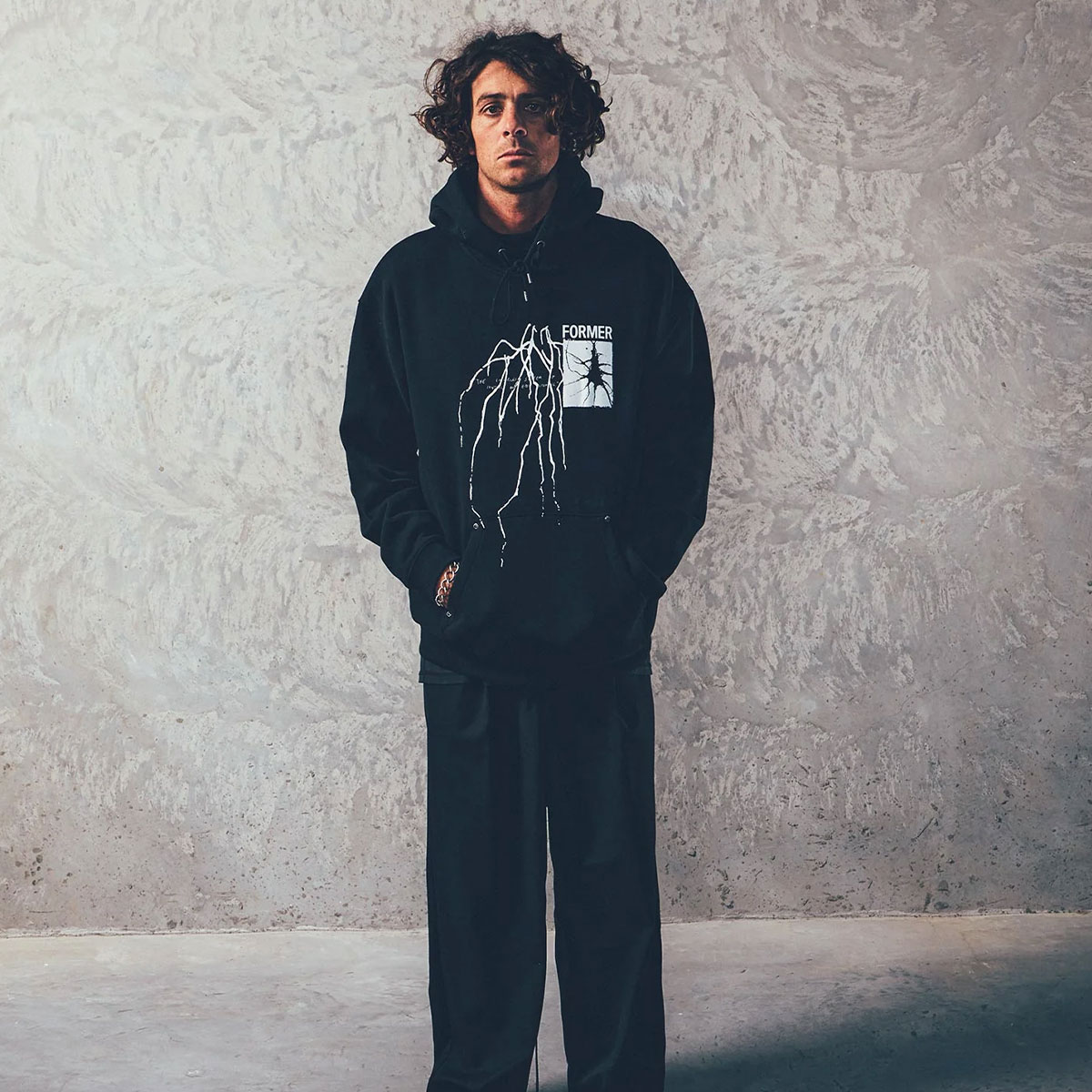 ��30%OFF ���ե�����ۥե����ޡ� ��� �������å� �ѡ����� �ա��ǥ��� ����  �֥�å� L �����ե��� ���ȥ꡼�� �͵� �֥��� FORMER 2024 ���� | SCRAWL HOOD��FFL-24406��