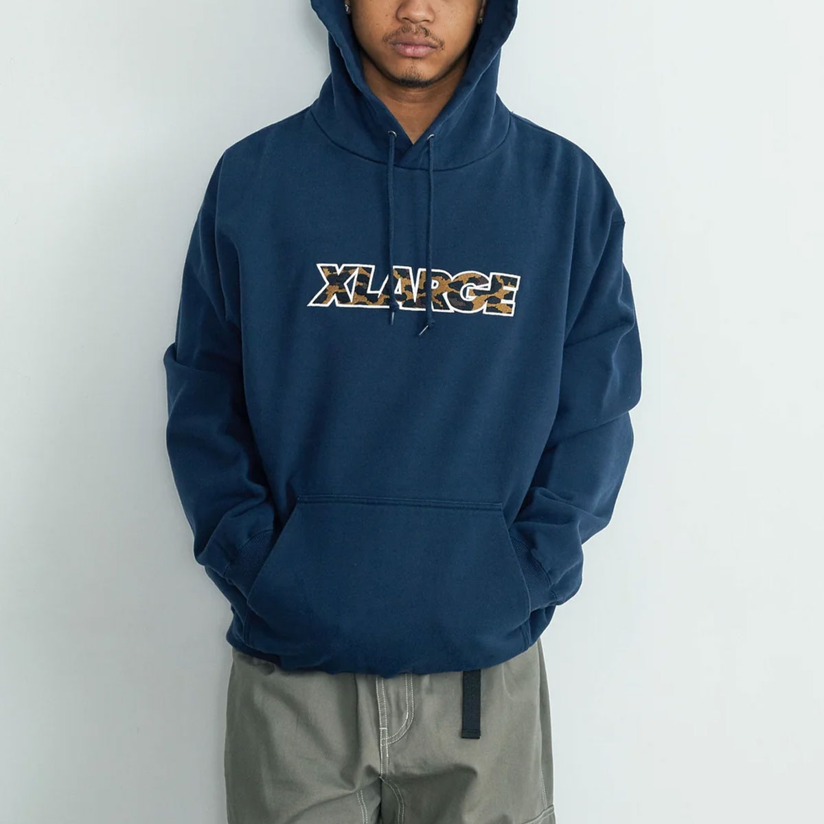 XLARGE  | STANDARD LOGO HOODED SWEATSHIRT��101263012003��