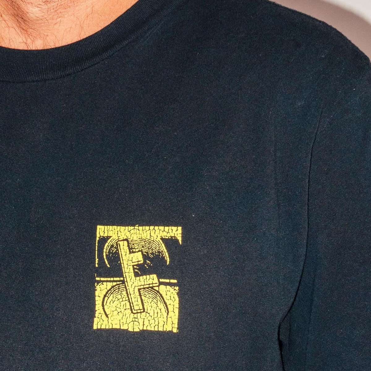 ��20%OFF ���ꥢ��󥹥������ FORMER | SLANT F CRUX T-SHIRT ��FTE-26227��