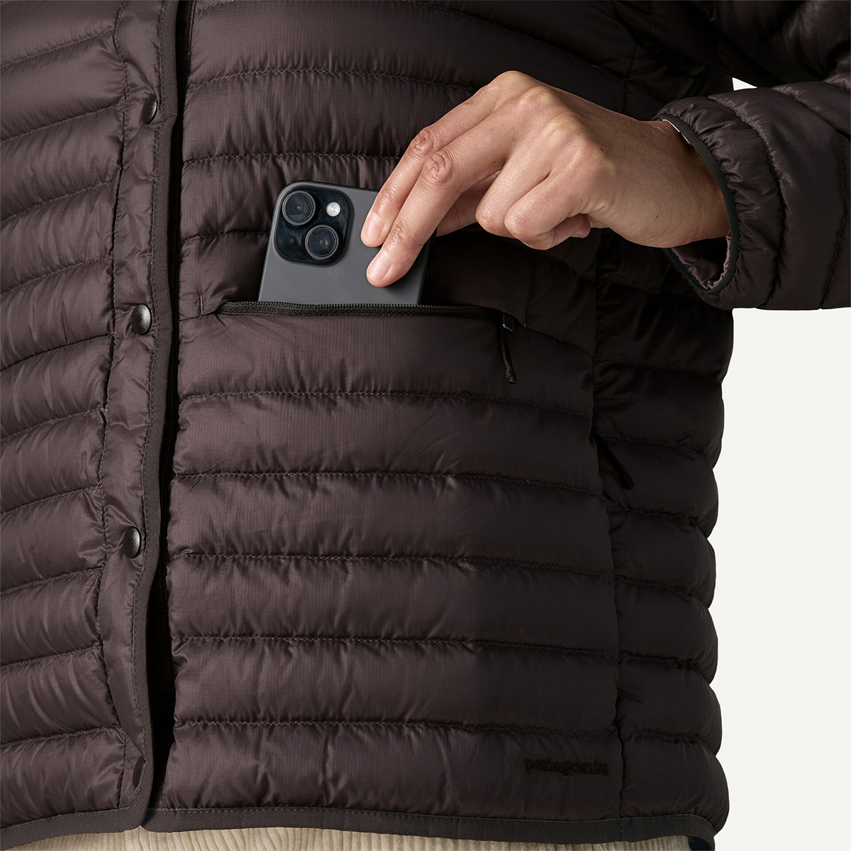 Patagonia  | Women's Lightweight Reversible Down Sweater Cardigan��31905��