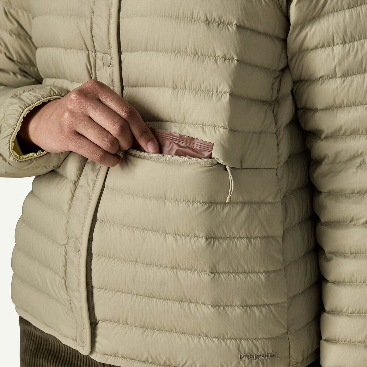 Patagonia  | Women's Lightweight Reversible Down Sweater Cardigan��31905��