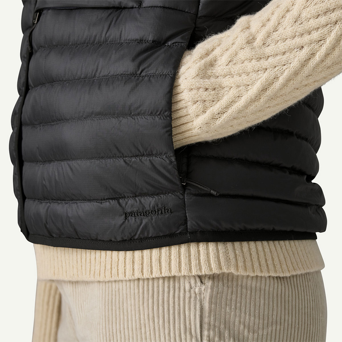 Patagonia  | Women's Lightweight Reversible Down Sweater Vest��31920��