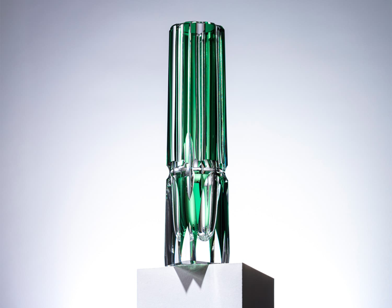 江戸切子の店 ✾ 華硝 ✾　薄緑色被せ　　　一輪挿し　　【 未使用・ 美品 】 江戸切子 一輪挿＜竹の膳＞ KAGAMI | 一輪挿し | 伝統工芸品・和風記念