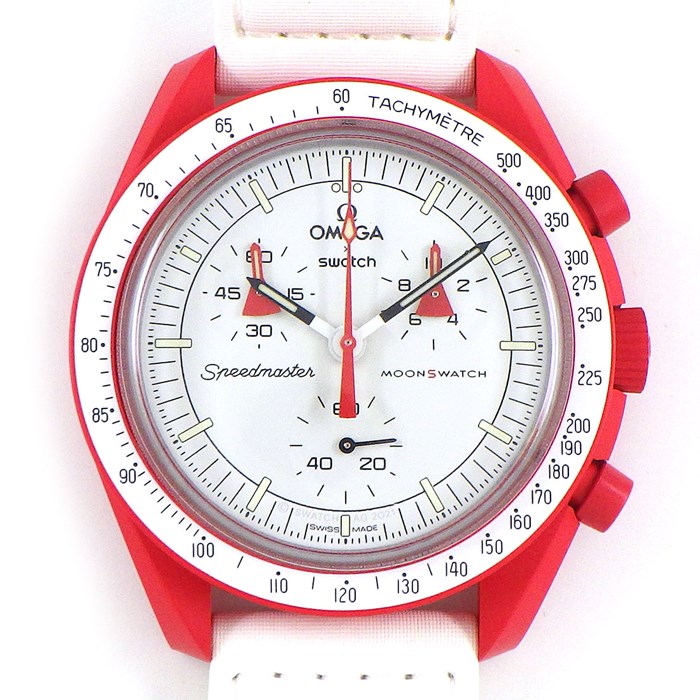 スウォッチ×オメガ Swatch×OMEGA 腕時計 スピードマスター ミッショントゥマーズ ムーンスウォッチ SO33R100 クロノグラフ タキメーター スモールセコンド ホワイト 文字盤 バイオセラミック クオーツアナログ 【箱・保付き】 【中古】