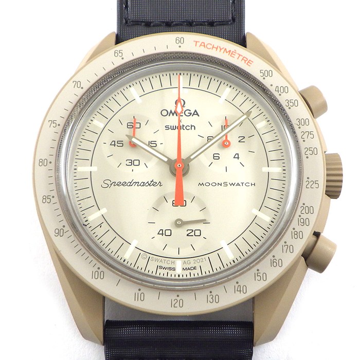 スウォッチ×オメガ Swatch×OMEGA 腕時計 ムーンスウォッチコレクション ミッション トゥ ジュピター SO33C100 クロノグラフ タキメーター スモールセコンド ベージュ文字盤 バイオセラミック ブラック ベルクロストラップ クオーツアナログ 【箱・保付き】 【中古】