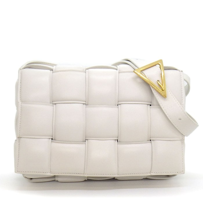 ボッテガ・ヴェネタ BOTTEGA VENETA ショルダーバッグ パデッド カセット クラシック 591970 チョーク ラムスキン ゴールド金具 【中古】