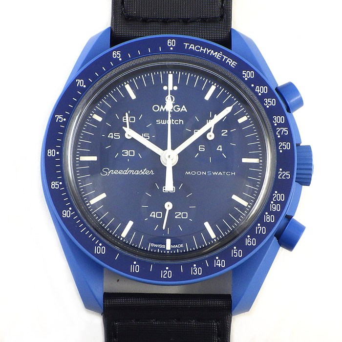 スウォッチ×オメガ Swatch×OMEGA 腕時計 スピードマスター ミッション トゥ ネプチューン S033N100 クロノグラフ タキメーター スモールセコンド 夜光針/インデックス ブルー文字盤 バイオセラミック ブラック ベルクロストラップ クオーツアナログ【箱・保付き】 【中古】
