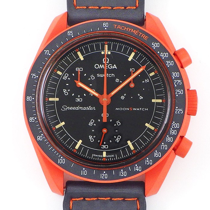 スウォッチ×オメガ Swatch×OMEGA 腕時計 スピードマスター ミッションオンアース LAVA SO33O100 ブラック文字盤 クロノグラフ オレンジ バイオセラミック ナイロンベルト クオーツアナログ 【中古】