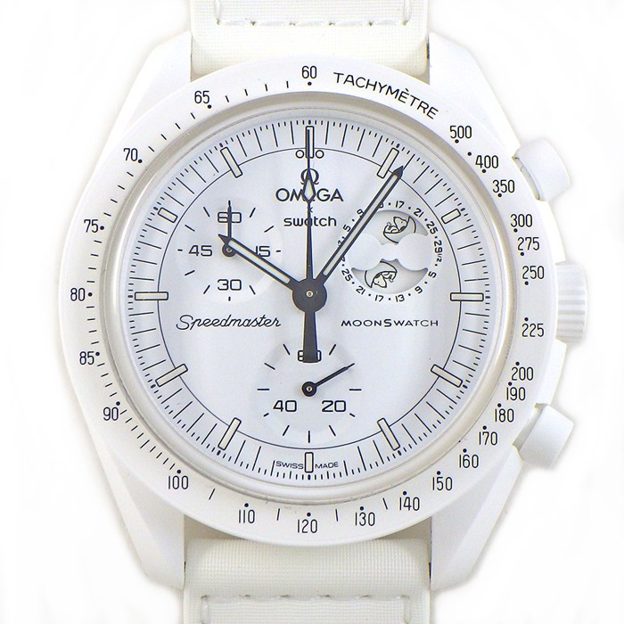 スウォッチ×オメガ Swatch×OMEGA 腕時計 ムーンスウォッチ ミッション トゥ ザ ムーンフェイズ S033W700 スヌーピー クロノグラフ タキメーター 夜光インデックス 夜光針 スモールセコンド ムーンフェイズ ホワイト文字盤 クオーツアナログ 【箱・保付き】 【中古】