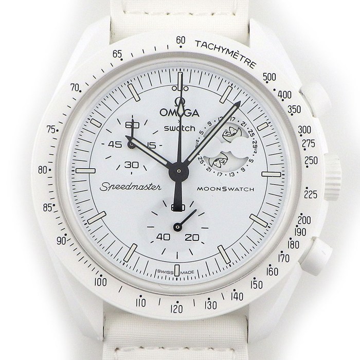 スウォッチ×オメガ Swatch×OMEGA 腕時計 ムーンスウォッチ ミッション トゥ ザ ムーンフェイズ SO33W700 スヌーピー クロノグラフ タキメーター ムーンフェイズ ホワイト 文字盤 バイオセラミック クオーツアナログ 【箱・保付き】 【中古】