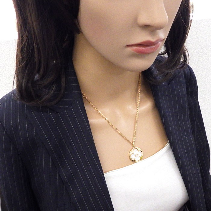 ルイ・ヴィトン LOUIS VUITTON ロングネックレス メダリオン ブロッサム XL Q93656 モノグラム フラワー 1ポイント ダイヤモンド 0.03ct ホワイト シェル K18PG 【箱・保付き】 【中古】