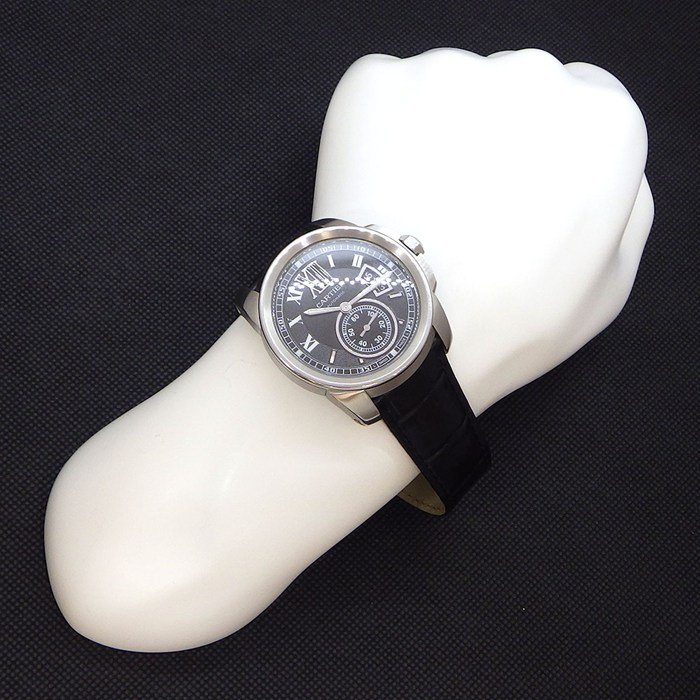 カルティエ Cartier 腕時計 カリブル LM W7100014 ローマンインデックス デイト 夜光針/インデックス スモールセコンド 裏スケ ブラック 文字盤 レザーベルト SS 自動巻き