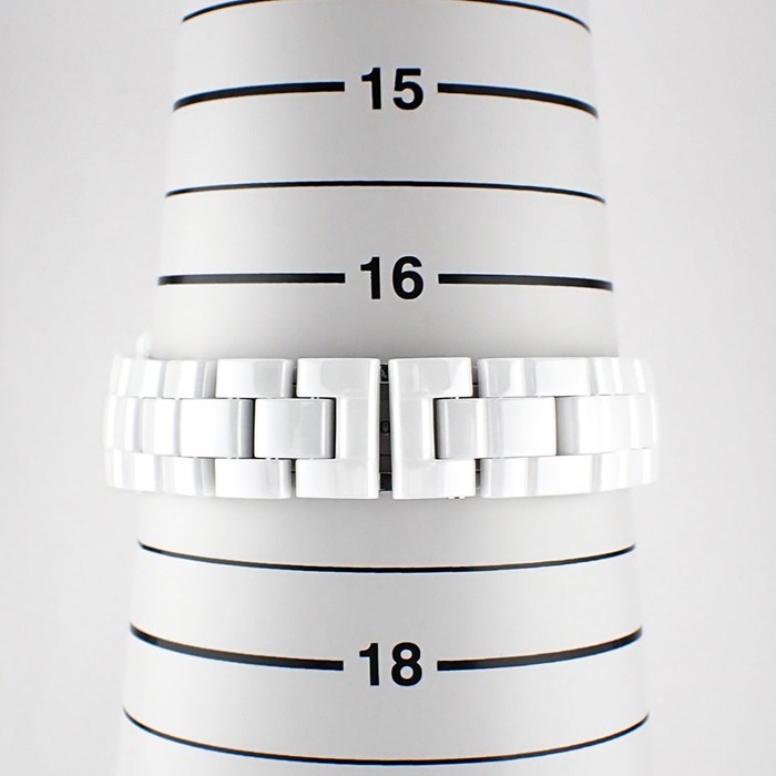 シャネル CHANEL 腕時計 J12 H0968 デイト 回転ベゼル 夜光インデックス 夜光針 ブラックインデックス ホワイト文字盤 SS ホワイトセラミック クオーツアナログ 【中古】