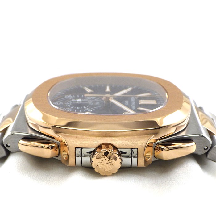 パテック・フィリップ Patek Philippe 腕時計 ノーチラス 5980/1AR-001 生産終了モデル デイト クロノグラフ 裏スケ ストライプ ブルー文字盤 K18PG SS 自動巻き 【箱・保付き】 【中古】