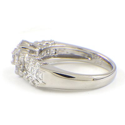 【ダイヤモンド ダイヤモンド】 リング フラワーモチーフ パヴェ ダイヤモンド 計0.571ct ダイヤモンド 計0.50ct PT900 10.5号 【中古】