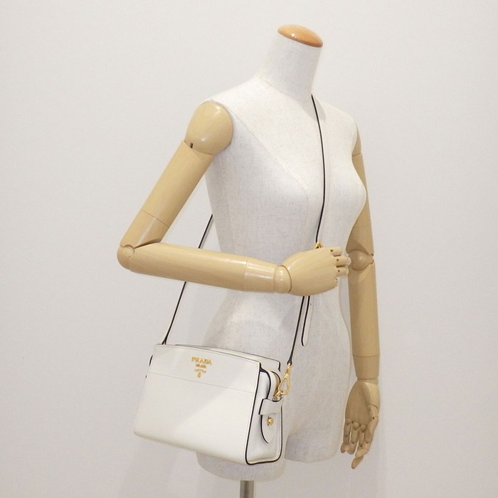 プラダ PRADA ショルダーバッグ バンドリエラ スクエア クロスボディバッグ 1BH104 ホワイト サフィアーノレザー ゴールド金具 【中古】