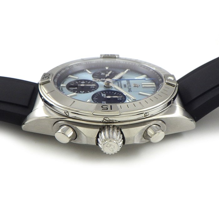 ブライトリング Breitling 腕時計 クロノマット B01 42 PB0134 アイスブルーサンレイ文字盤 カレンダー クロノグラフ スモールセコンド 裏スケ 逆回転防止ベゼル タキメーター SS プラチナ ブラック ラバーベルト 黒 自動巻き 【中古】