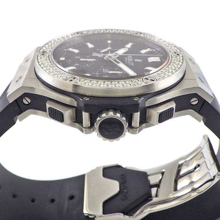 ウブロ Hublot 腕時計 ビッグ・バン スチール 301.SX.1170.RX.1104 カレンダー クロノグラフ スモールセコンド 裏スケ パヴェ ダイヤモンドベゼル ブラック文字盤 黒 サテン仕上げ SS ラバーベルト 自動巻き 【箱・保付き】 【中古】