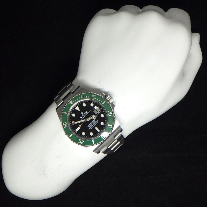 ロレックス Rolex 腕時計 オイスター パーペチュアル サブマリーナー デイト 126610LV ランダムシリアル 夜光針/インデックス 回転式 グリーンセラクロムベゼル オイスターブレス ブラック文字盤 黒 オイスタースチール セラミック 自動巻き 【箱・保付き】 【中古】