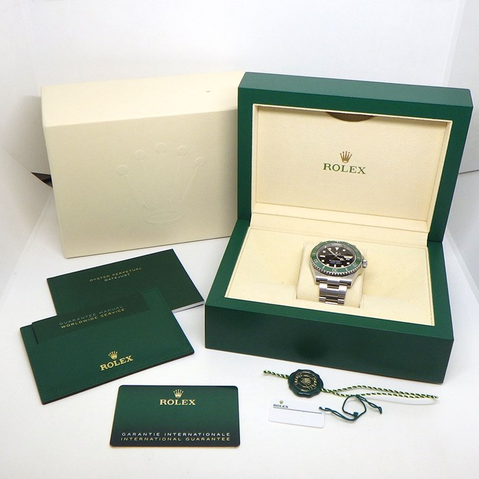 ロレックス Rolex 腕時計 オイスター パーペチュアル サブマリーナー デイト 126610LV ランダムシリアル 夜光針/インデックス 回転式 グリーンセラクロムベゼル オイスターブレス ブラック文字盤 黒 オイスタースチール セラミック 自動巻き 【箱・保付き】 【中古】
