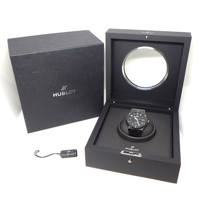 ウブロ Hublot 腕時計 クラシック フュージョン ブラックマジック 45mm 511.CM.1171.RX デイト 裏スケ ビス ブラック文字盤 黒 サテン仕上げ セラミック チタン SS アリゲーターレザー&ラバーベルト 自動巻き 【中古】
